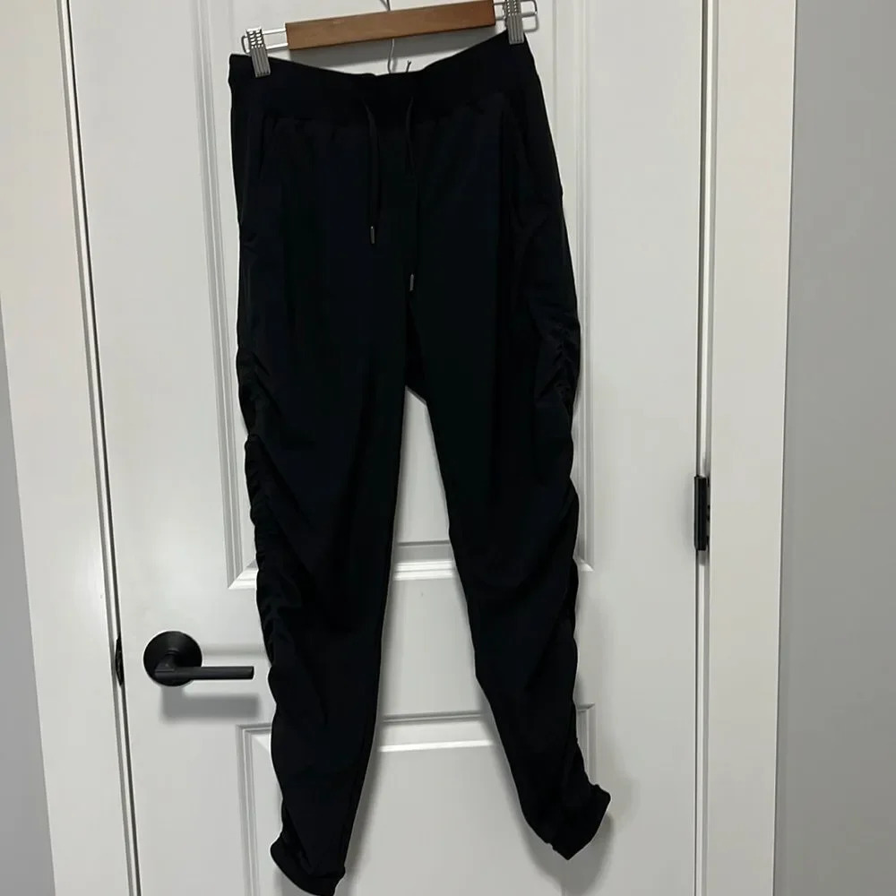 Women’s Joggers Drawstring Waist Ruched Leg Detail with Pockets Black size Small